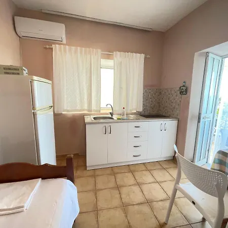 Guest house Vila Hiso Qeparo